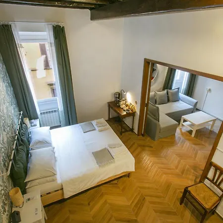 Apartment Trevi Little Palace #4 Rome