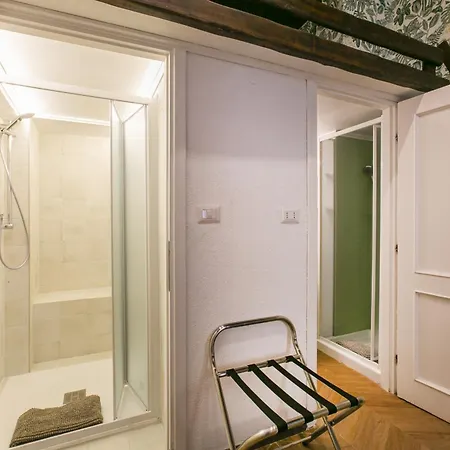 Trevi Little Palace #4 Apartment