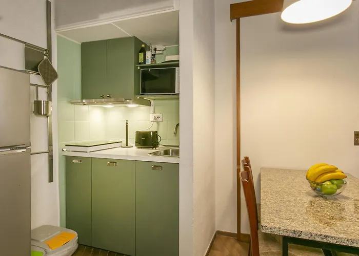 Trevi Little Palace #4 Apartment