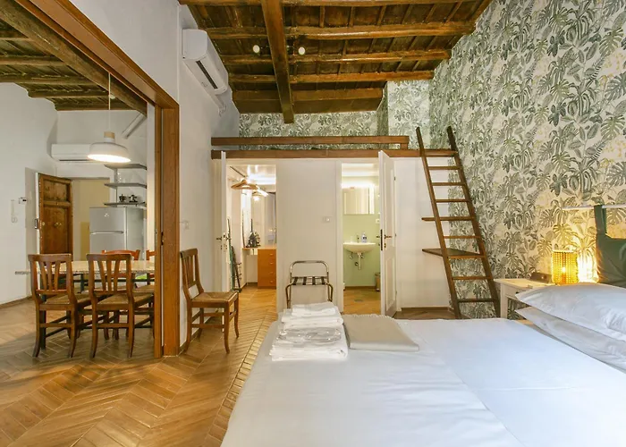 Trevi Little Palace #4